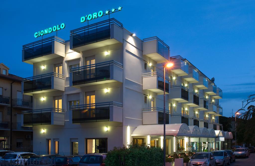 Hotel Ciondolo D'Oro リミニ エクステリア 写真