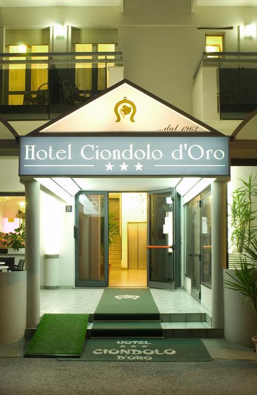 Hotel Ciondolo D'Oro リミニ エクステリア 写真