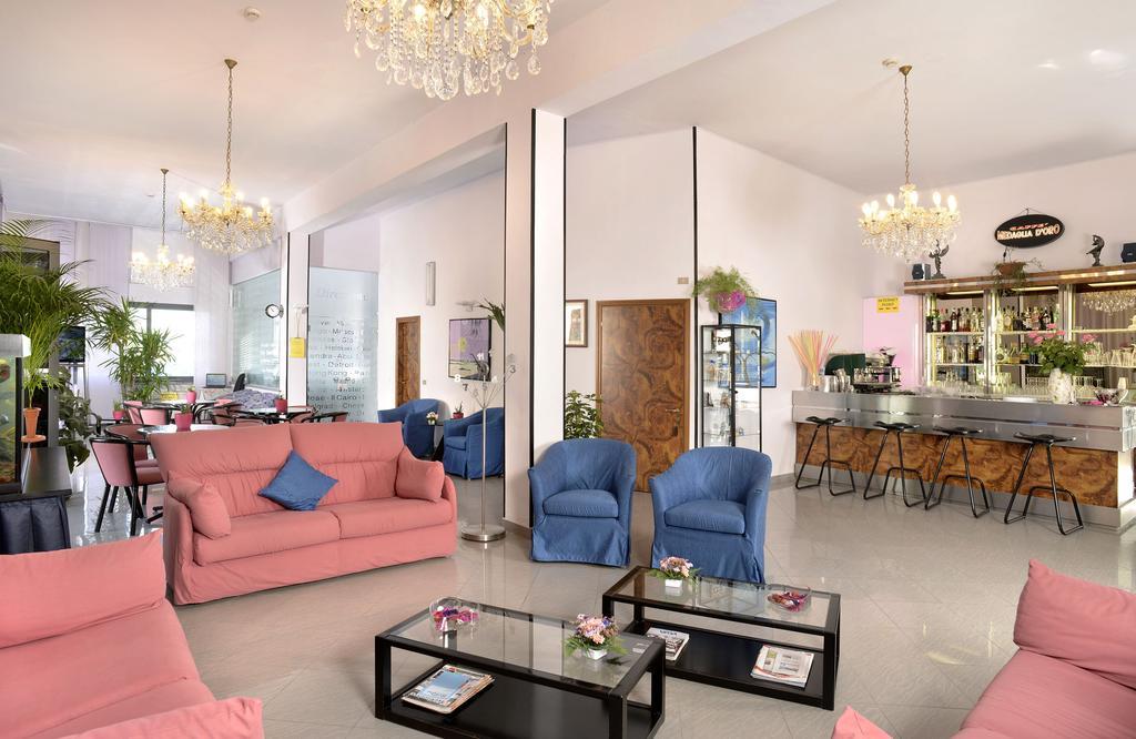 Hotel Ciondolo D'Oro リミニ エクステリア 写真
